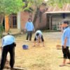 Warga dan Mahasiswa KKN UIN Walisongo Gotong Royong Bersihkan Masjid Nurul Huda Jelang Idul Adha