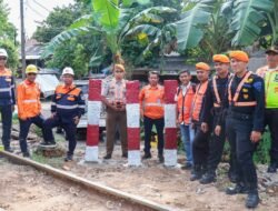 KAI Daop 1 Jakarta Bersama Pemangku Kepentingan Tutup Dua Perlintasan Liar, Perkuat Keselamatan Perjalanan Kereta Api