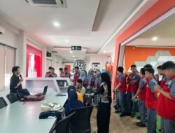 Belajar AI Langsung dari Industri, 150 Siswa SMK Telkom Makassar Kunjungi Telkom AI Center