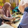 Mahasiswa KKN UIN Walisongo Posko 13 Dorong Kelestarian Anyaman Keranjang Buah di Desa Ngelo Kulon