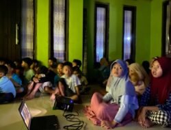 Mahasiswa KKN Posko 15 UIN Walisongo Gelar Nobar Film Jumbo dan Kuis Berhadiah untuk Anak-Anak Desa Rejosari