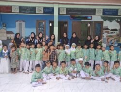 Cegah Cacingan, Mahasiswa KKN UIN Walisongo Dampingi Pembagian Obat Cacing di KB-RA Al Ikhlas Desa Mlaten