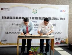 Perkuat Sinergi Perlindungan Aset Negara dan Kepastian Hukum, KAI Daop 8 Surabaya dan Kejari Bojonegoro Tandatangani MoU