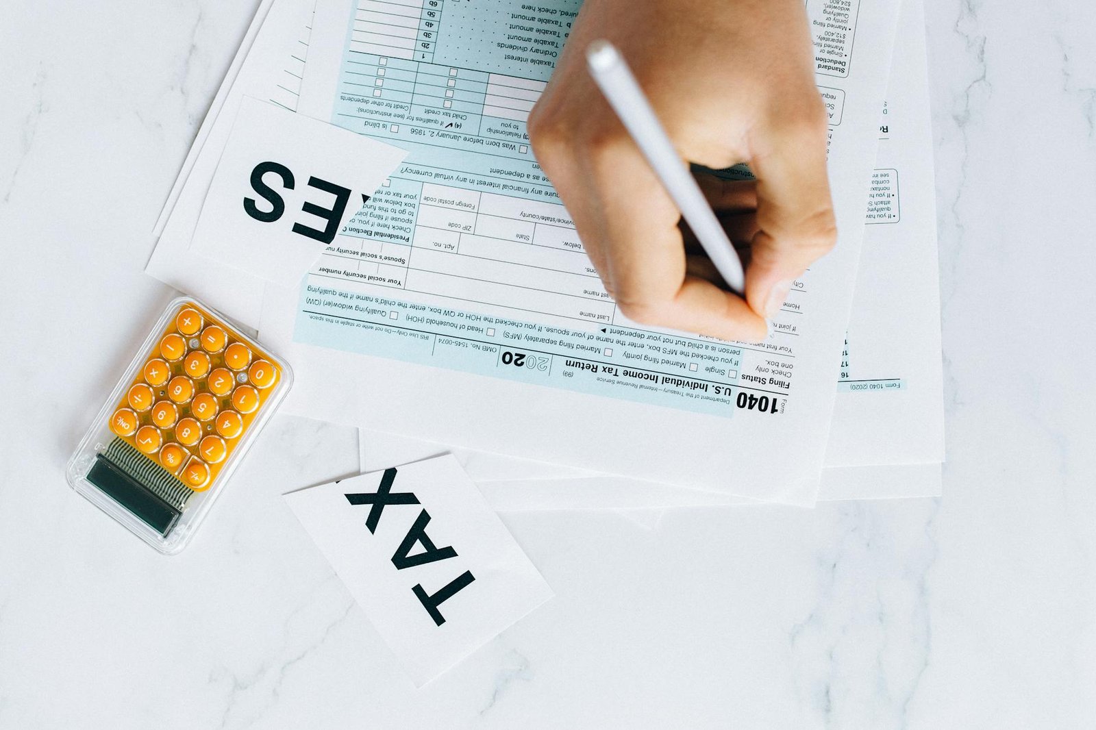 Ilustrasi langkah mudah mendaftar Coretax untuk UMKM, menampilkan formulir online dan panduan pendaftaran.