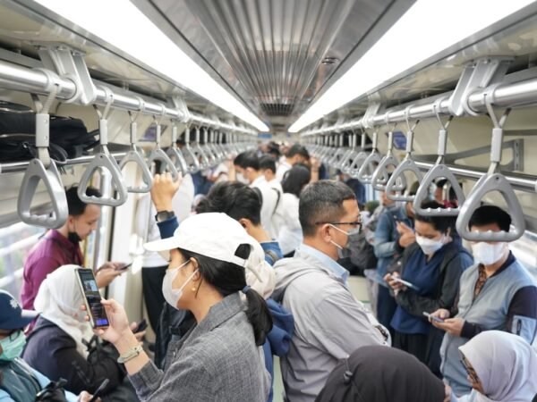 KAI Sesuaikan Jadwal LRT Jabodebek di Pagi Hari, Distribusi Pengguna di Jam Sibuk Lebih Merata