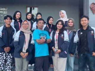 Mahasiswa KKN UNDIP Melaksanakan Inovasi Biomordan Ekstrak Daun Jambu dan Variasi Fiksator di Desa Jarum