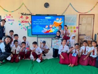 Kreatif! Mahasiswa KKN-T IDBU 15 Undip Gunakan Boardgame sebagai Media Sosialisasi Literasi Hukum dan Literasi Keuangan di Dua Sekolah Desa Banyudono