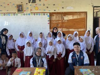 Mahasiswa KKN Undip Ajak Siswa SDN 2 Jatilawang Susun Aturan Kelas, Belajar Demokrasi Sejak Dini