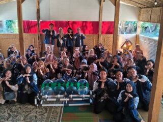 Pantau Tanaman Lewat Gawai, Mahasiswa UNDIP Kenalkan SINO Berbasis IoT kepada Kelompok PKK Dukuh Karangmojo