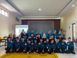 Mahasiswa KKN-T IDBU 15 UNDIP Selenggarakan Program Perkuat Literasi Digital dan Budaya Membaca Siswa SMP Al-Hikam di Desa Banyudono