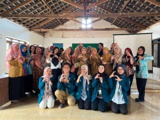 Memahami Kekerasan Dalam Rumah Tangga dari Segi Pandangan Hukum, Mahasiswa Tim II KKN Undip Gelar Diskusi Interaktif Bersama PKK Desa Semin