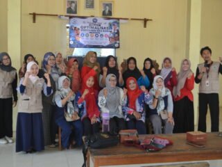 Mahasiswa KKNT Inovasi IPB University Dorong Inovasi Pangan Lokal melalui Program RACIK di Desa Mijen, Demak