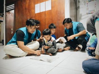 Posko KKN UPGRIS Berubah Jadi Ruang Belajar, Anak-anak Kelurahan Kranggan Antusias Ikuti Bimbingan Belajar