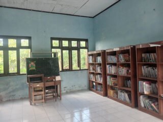 Mahasiswa UNDIP Menyelenggarakan Program Revitalisasi dan Penataan Koleksi Perpustakaan SDN 2 Segaran