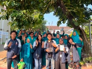 Tekan Limbah Rumah Tangga, Mahasiswa KKN Undip 2026 Latih Warga Mijen Buat Briket demi SDGs 8, 12, & 15