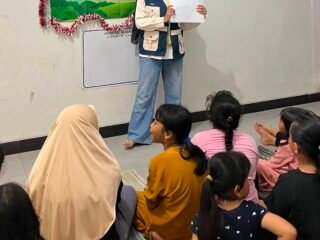 Mengenal Data Lewat Aksi ‘Detektif Data’, Mahasiswa KKN Undip Tanamkan Literasi Data pada Siswa Usia Sekolah Dasar