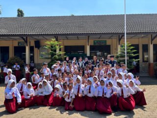 Tim KKN-T 74 UNDIP Kenalkan Ekonomi Sirkular Melalui Edukasi Pemilahan Sampah di SDN 01 Purwosari