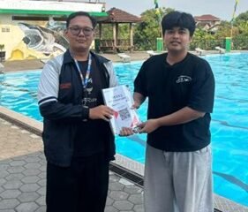 Transaksi Makin Praktis, Mahasiswa KKN Undip Dorong Digitalisasi Pembayaran di Kolam Renang Tirto Kamandanu