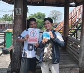 Tingkatkan Keselamatan Pengunjung, Mahasiswa KKN Undip Pasang Safety Sign dan Penanda Kedalaman di Tirto Kamandanu
