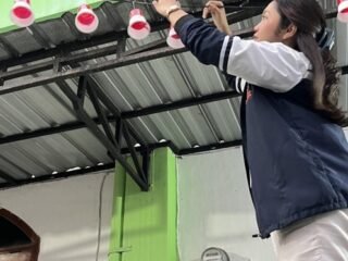 Dari Botol Bekas Menjadi Karya, Mahasiswa KKN Undip Hadirkan Souvenir dan Hiasan HUT RI Berbasis Zero Waste