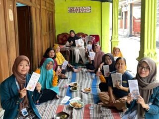KKN Undip Kenalkan Manajemen Penataan Bahan Pangan di Kulkas untuk Kurangi Sampah Makanan di Desa Nganjat