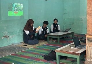 Basmi Hama Tanpa Abaikan Lingkungan, Mahasiswa KKN Undip Latih Warga Nganjat Membuat Pestisida Nabati