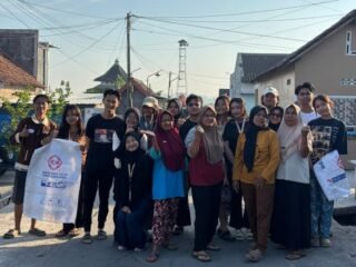 Mahasiswa KKN-T IDBU 07 Universitas Diponegoro Lakukan Pemantauan Jentik Berkala di Dusun Turibang Desa Sobokerto