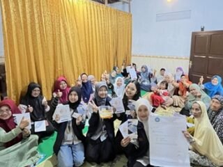 Tingkatkan Tertib Administrasi PKK, Mahasiswa KKN Undip Pelopori Pelatihan Persuratan dan Notulen di Desa Nganjat