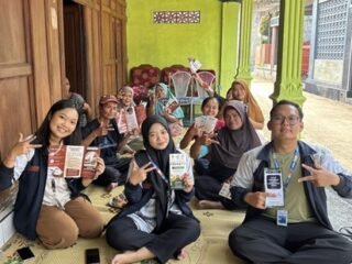 Lewat CERMAT, KKN Undip Bekali Ibu PKK RW 03 Hadapi Informasi dan Ancaman Kejahatan Digital 