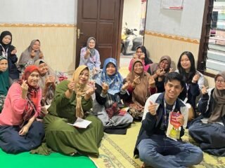 Membangun Keselamatan dari Dapur, Mahasiswa KKN Tim II UNDIP Edukasi PKK RW 02 Desa Nganjat tentang Dapur Aman