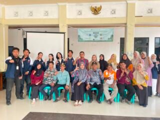 Mahasiswa KKN Undip Dorong Kebiasaan Memilah Sampah di Level Hulu