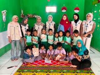 Belajar Sambil Bermain, KKN UPGRIS Sosialisasi CTPS dan Isi Piringku di KB Mulia Kasih Desa Wringin Putih