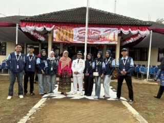 Upacara HUT ke-81 RI di Bansari, KKN Mandiri Misi Khusus Perbankan UIN Walisongo Turut Semarakkan Peringatan Kemerdekaan
