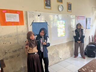 Edukasi Hak Pendidikan, Mahasiswa KKN Undip Cegah Anak Tidak Sekolah di Patihan