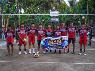 Rangkul Mahasiswa KKN UIN Walisongo, Karang Taruna IRMASSOLA Gelar Turnamen Voli Meriahkan HUT RI ke-81