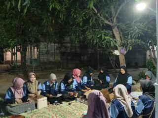 Semarak Maulid Nabi, Mahasiswa KKN UIN Walisongo Bersama Warga Desa Tlogorejo Pererat Silaturahmi