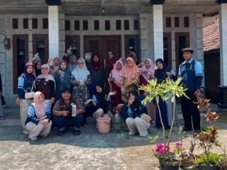 KKN UIN Walisongo Posko 109 Hadirkan Inovasi Budidaya Lele dengan Memanfaatkan Galon Bekas