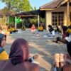 Sapa Warga Lewat Olahraga, Mahasiswa KKN UIN Walisongo Ikut Rasakan Semangat Sehat Lansia Senam SSI di Gemuh