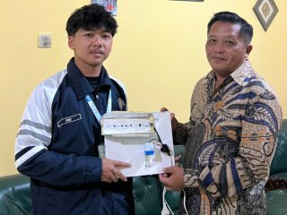 Manfaatkan Teknologi Sederhana, Mahasiswa KKN Undip Desa Karanglo Otomatiskan Lampu Rumah Kosong di Dukuh Plumbon