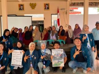 Mahasiswa KKN Undip Dorong Digitalisasi UMKM Desa Klunjukan melalui Sosialisasi dan Pendampingan Usaha