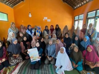 Mahasiswa KKN UNDIP Ajak Orang Tua Desa Purwodadi Dampingi Anak di Era Digital