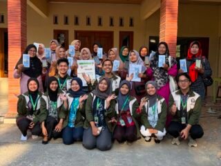 Tekan Stigma Negatif Pajak, Mahasiswa KKN-T IDBU 12 Undip Dampingi Pelaku UPPKA Melati Digitalisasi Laporan Keuangan