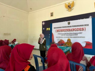 Mahasiswa KKN Undip Perkuat Peran Kader Posyandu Desa Tawangsari Melalui Modul Penanganan Stunting Berbasis Pola Asuh Keluarga