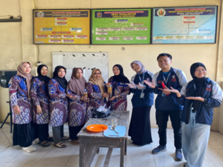 Mahasiswa KKN Tim II UNDIP 2026 Kenalkan Eco-Enzyme, Ubah Sampah Dapur Jadi Solusi Bernilai Guna di Tegalontar
