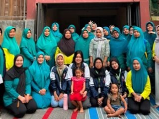 Mahasiswa KKN Tematik UNDIP Edukasi Higiene dan Sanitasi Pengolahan Daging serta Latih Pembuatan Bio Pest Berbahan Alami