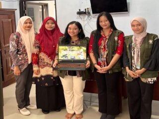 Mahasiswa Kkn-R Undip Edukasi Masyarakat Dan Perangkat Desa Kebandungan Kelola Sampah Lebih Bijak