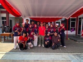 Jalan Sehat Meriahkan HUT RI ke-81 di Kranggan, KKN UPGRIS Turut Kawal Kegiatan Warga