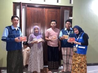Mahasiswa KKN UIN Walisongo Dorong Digitalisasi UMKM Fia Snack, Mie Lidi Khas Desa Banjarejo Kini Hadir di Google Maps