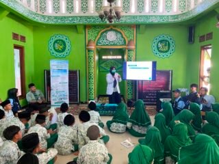 Mahasiswa KKN UIN Walisongo Posko 95 dan Charlie Hospital Edukasi Siswa MIN 2 Demak