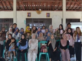 Gandeng Kader Posyandu, KKN Undip Desa Krasak Ageng Pekalongan Komitmen Tekan Angka Stunting Melalui Edukasi Ibu Hamil